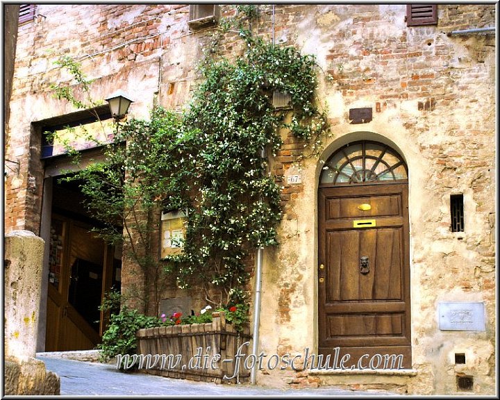 Fotoschule_Siena_019.jpg - Schöne kleine verborgene Restaurants gibt es in Siena genauso viele, wie versteckte Statuen und Brunnen.