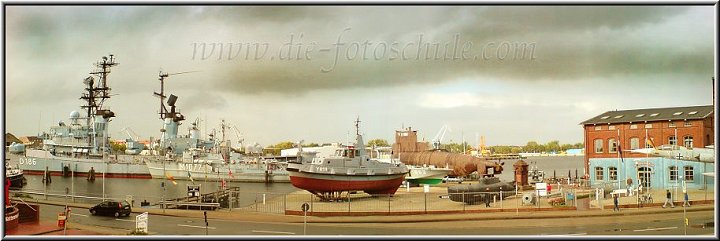 Marinemuseum_Wilhelmshaven.jpg - Das Marinemuseum in Wilhelmshaven, fotografiert als Panorama, zusammengesetzt aus 3 einzelnen Fotos.