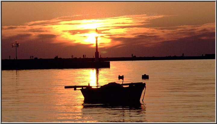 Umag_Sonnenuntergang_Hafen.jpg - Sonnenuntergang in Umag im Jahre 1986 (damals noch Jugoslawien)