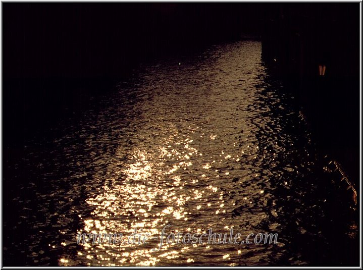 Venedig3_canale_3.jpg - Canale in Venedig im Gegenlicht der untergehenden Sonne