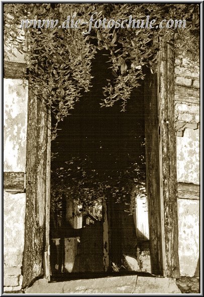 altes_Tor.jpg - Eine alte Tür, fotografiert während meiner ersten Fototouren 1978