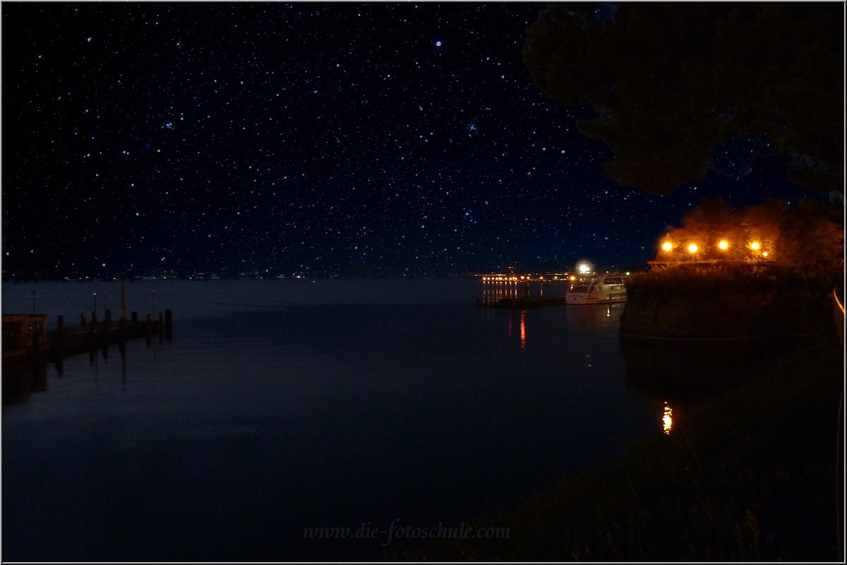 Minolta f1,4 50mm 25sec. ISO 200 Sony Alpha 65, einer Aufnahme mit f4 50mm 5sec. ISO 400 und einer Aufnahme f8 50mm 2sec. ISO 100 