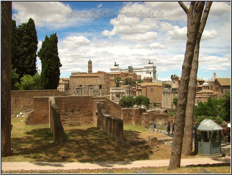 AIDA100b.jpg - Blick auf das Denkmal für Vittorio Emanuele an der Piazza Venezia