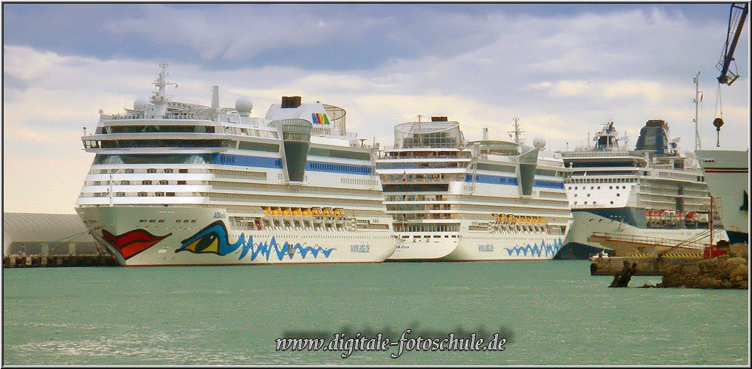 AIDA118.jpg - AIDAbella und AIDAdiva Rücken an Rücken