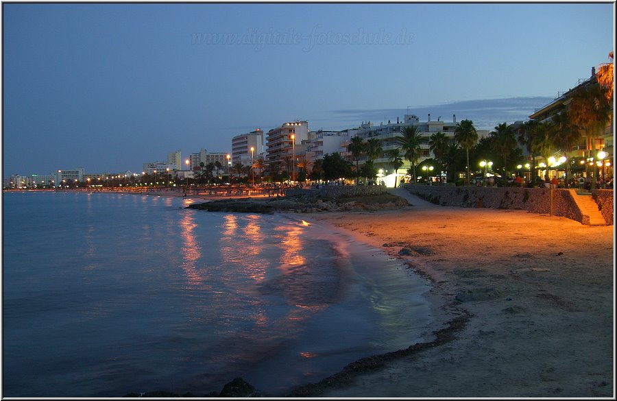 Fotoschule_Mallorca_022.jpg - Strand zwischen Cala Bona und Cala Millor am frühen Abend zur Blauen Stunde