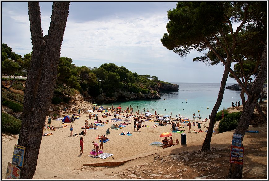 Fotoschule_Mallorca_092.jpg - Viele Buchten wären ohne die Touristenberge am Strand durchaus schön.