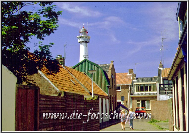 Egmond_fotoschule_6.jpg - Der Leuchtturm von Egmond ist an vielen Ecken sichtbar.