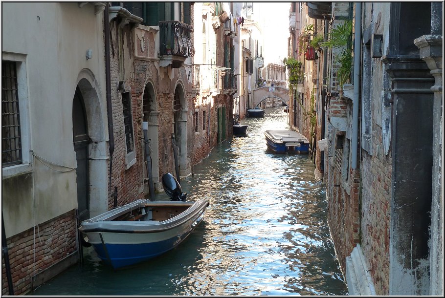 Venedig_Ralfonso_022.jpg - Eingangstüren zum Canale. Das ist ganz normal in Venedig.