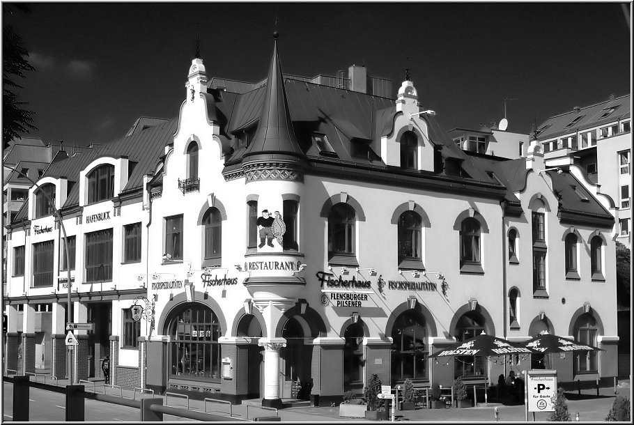 Restaurants und Gaststtten gibt es im berflu