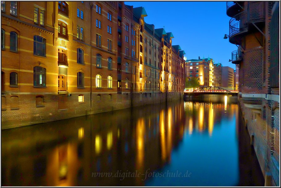 Die Speicherstadt zur Blauen Stunde