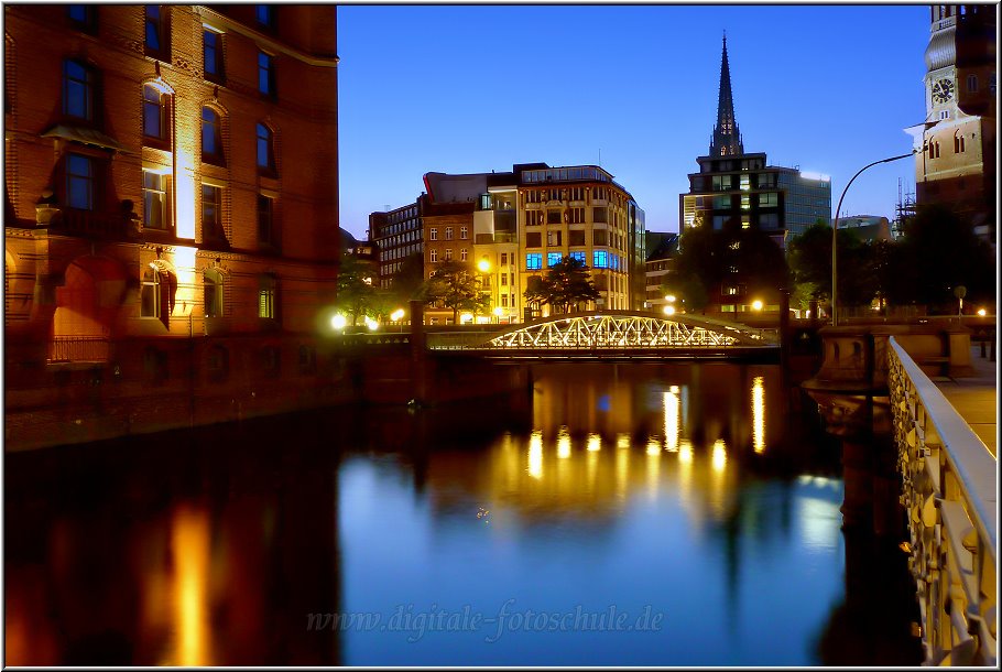 Die Speicherstadt zur Blauen Stunde