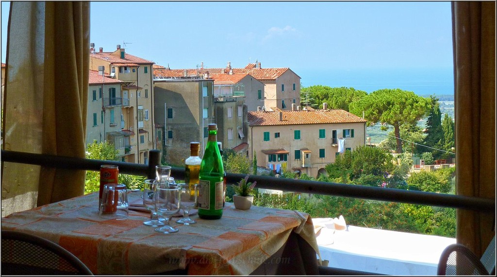 Carducci011.jpg - Die Restaurants in Castagnetto Carducci haben das Panorama gratis im Programm
