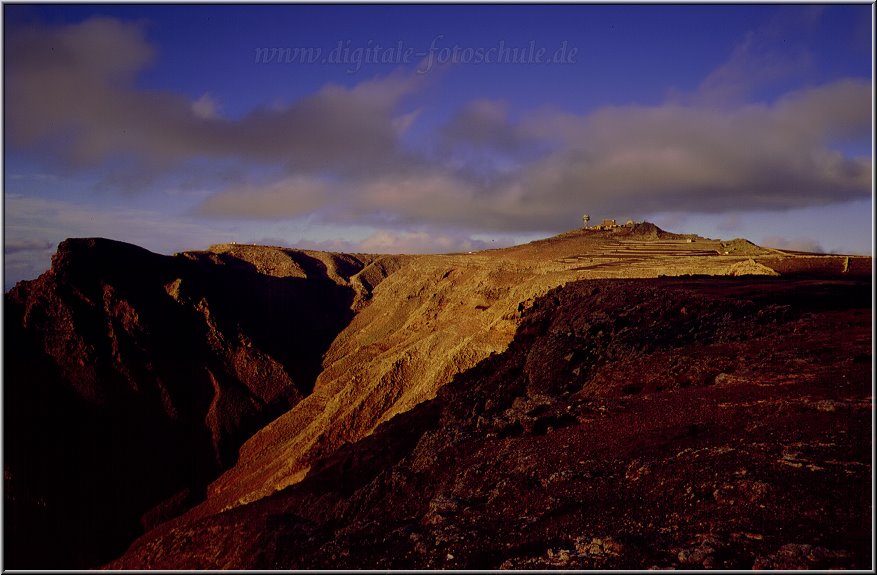 Dieses Bild entstand auf Lanzarote mit einem einfach vergteten Polfilter zur Goldenen Stunde