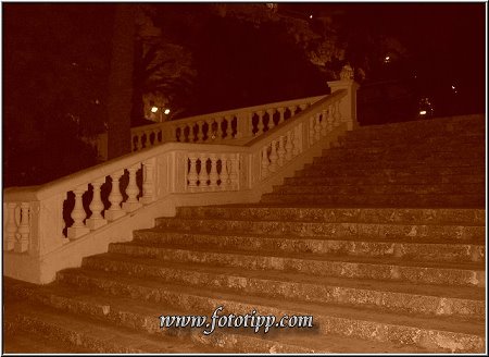 Die lange Treppe in Mao auf Menorca am Abend Die lange Treppe in Mao auf Menorca am Abend