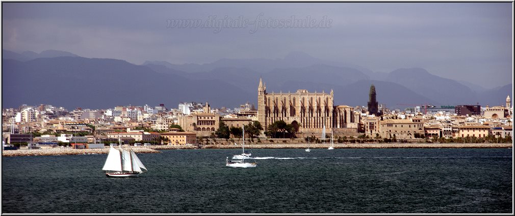 AIDA004.jpg - Hafen und Kathedrale von Mallorca