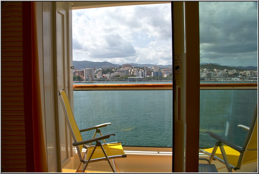 AIDA017.jpg - Balkonkabine 7240 mit Blick in den Hafen von Palma de Mallorca