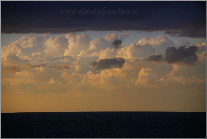 AIDA052.jpg - Der Himmel zeigt sich an diesem Abend von der schönsten Seite.