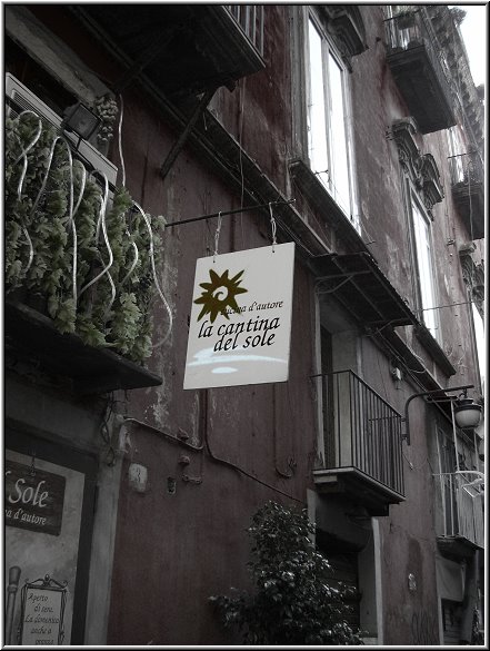 AIDA081.jpg - Hausfassade Neapel