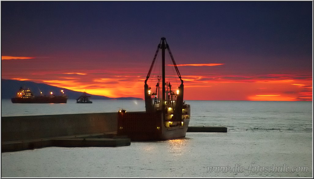 AIDA133.jpg - Sonnenuntergang mit Blick auf die Isola di Giannutri.
