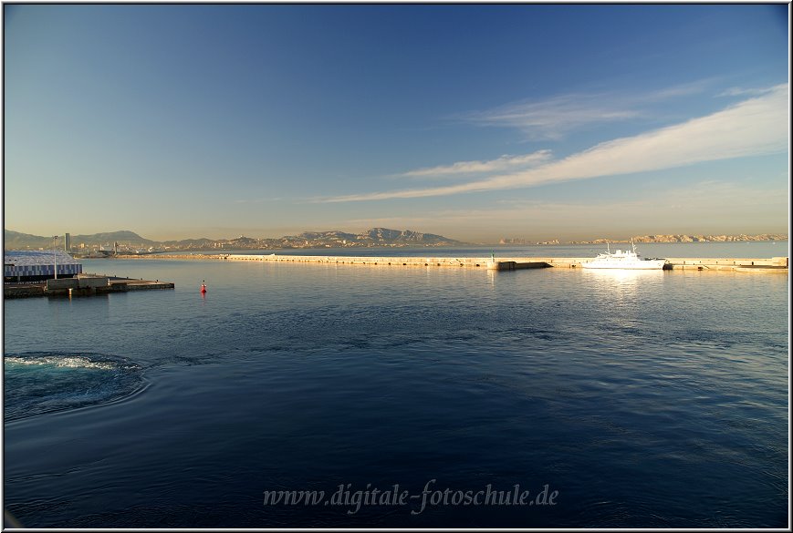 AIDA145.jpg - Einfahrt Hafen Marseille