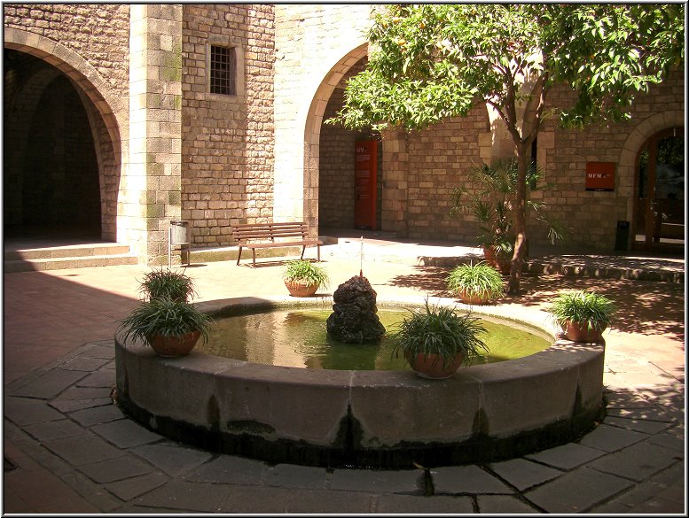 AIDA186.jpg - Innenhof in der Ciutat Vella, der Altstadt und gothisches Viertel.