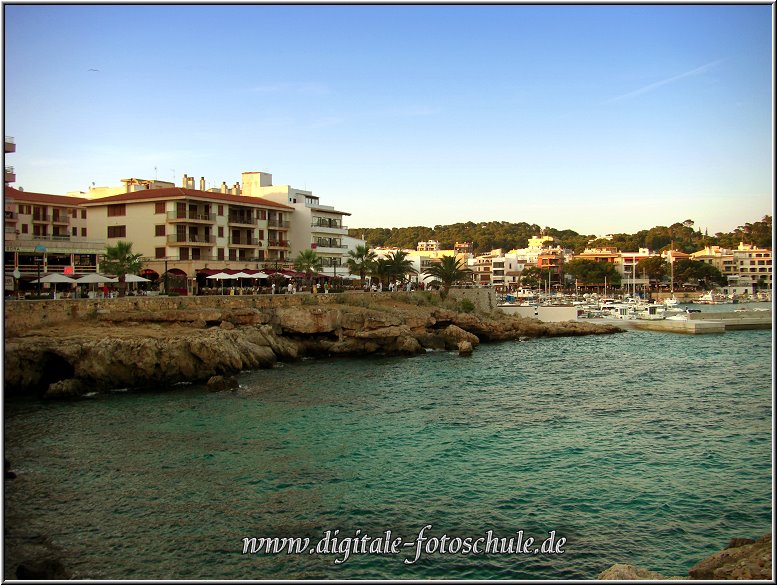 Fotoschule_Mallorca_004.jpg - Strand- und Hafenpromenade von Cala Ratjada