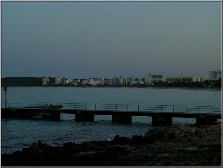 Fotoschule_Mallorca_020.jpg - Strand zwischen Cala Bona und Cala Millor am frühen Abend zur Blauen Stunde