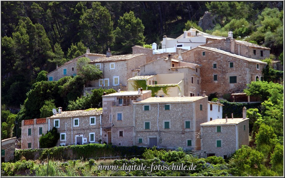 Fotoschule_Mallorca_037.jpg - Nahe Banyalbufar im Westen der Insel an der wunderschönen Steilküste. Die Panoramastrasse entlang der Küste bis Andratx ist wunderschön und ein echter Tipp für Cabriofahrer.