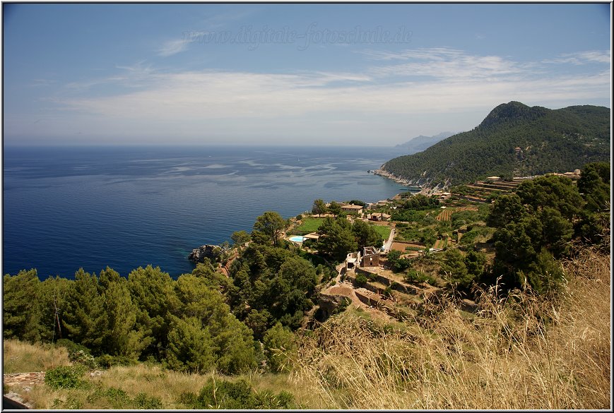 Fotoschule_Mallorca_038.jpg - Nahe Banyalbufar im Westen der Insel an der wunderschönen Steilküste. Die Panoramastrasse entlang der Küste bis Andratx ist wunderschön und ein echter Tipp für Cabriofahrer.