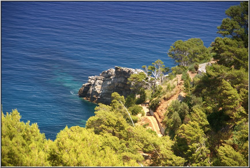 Fotoschule_Mallorca_040.jpg - Nahe Banyalbufar im Westen der Insel an der wunderschönen Steilküste. Die Panoramastrasse entlang der Küste bis Andratx ist wunderschön und ein echter Tipp für Cabriofahrer.