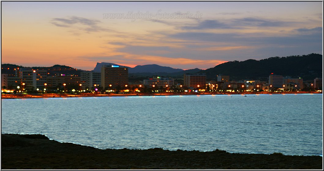 Fotoschule_Mallorca_100.jpg - Blaue Stunde über Cala Millor