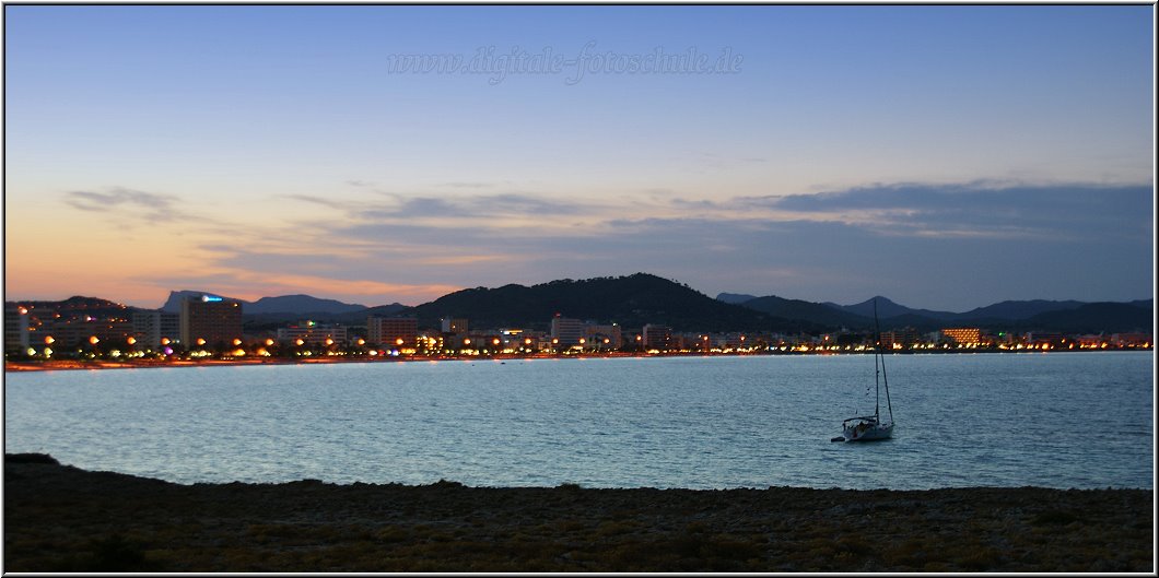 Fotoschule_Mallorca_101.jpg - Blaue Stunde über Cala Millor