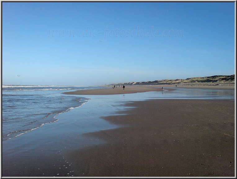 Egmond_fotoschule_15.jpg - Hier erscheint der Strand etwas dunkel, was er in Wirklichkeit nicht ist. Wie Du siehst, ist der Strand richtig breit.