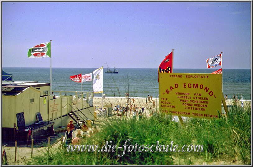 Egmond_fotoschule_20.jpg - Ein altes Foto aus den 80ern vom Zugang zum Hauptstrand. Auch heute sieht es da noch ganz ähnlich aus.