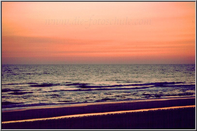 Egmond_fotoschule_22.jpg - Die Sonnenuntergänge über dem Meer (Du blickst am Strand in Richtung Westen) sind jeden Abend ein besonderes Schauspiel.