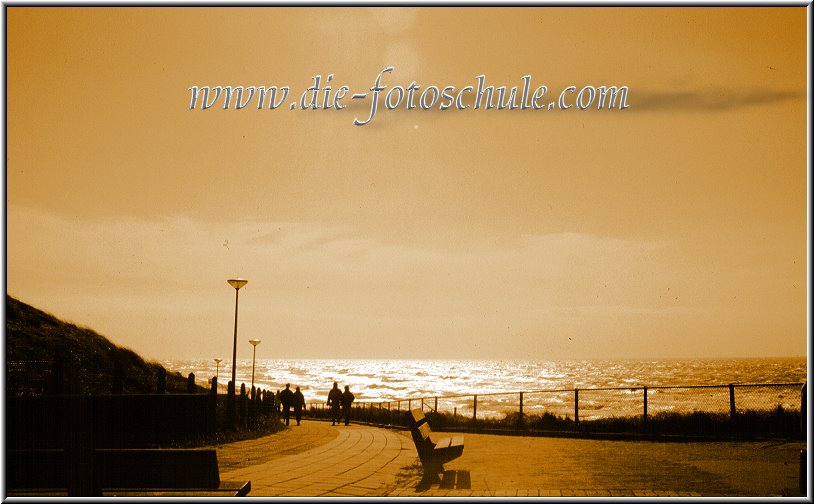 Egmond_fotoschule_30.jpg - Die Promenade am Südstrand, nachträglich coloriert.