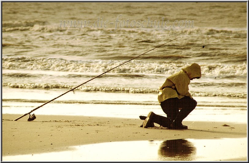 angler_egmond.jpg - Angler am Strand sieht man in Egmond ausserhalb der Hauptsaison häufig.