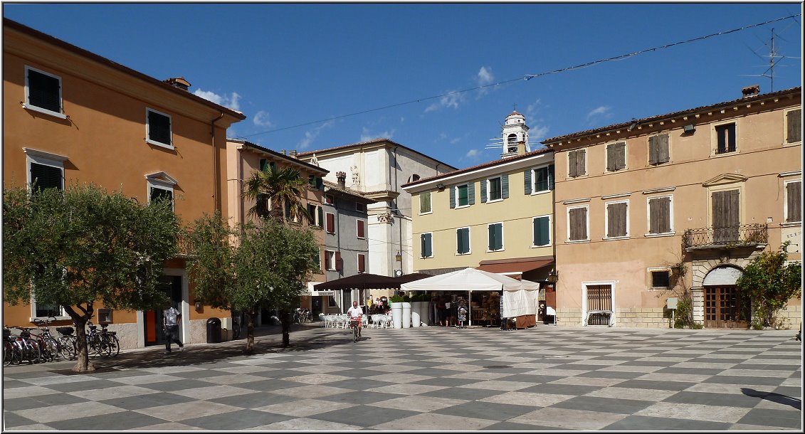 Lazise_022.jpg - Marktplatz und Zentrum Lazise