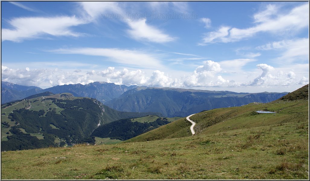 MonteBaldo_011.jpg - Wer zu den Wander-Bären gehört, kann hier oben Kilometer weit umherziehen, ohne wirklich kraxeln zu müssen