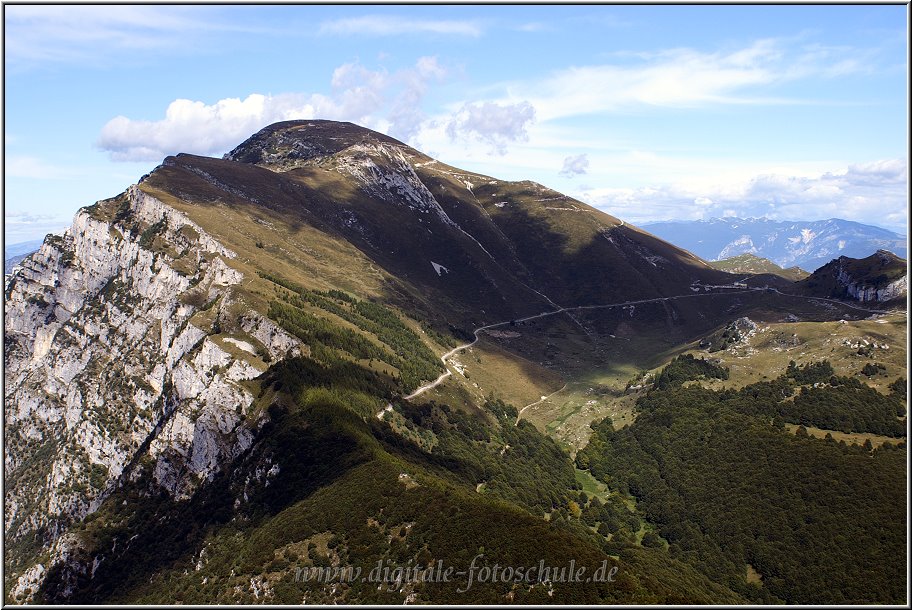 MonteBaldo_037.jpg - Wer mag, wandert einfach weiter in Richtung Österreich. In wenigen Tagen wirst Du dort ankommen...