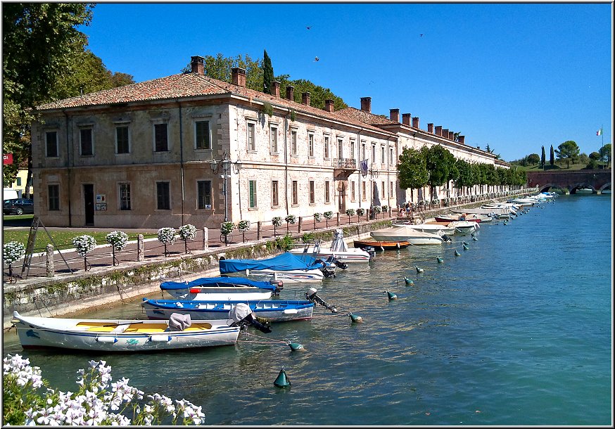 Peschiera_007.jpg - Peschiera: Blick auf das Consorzio Tutela Lugana Doc Associazione am Minicio