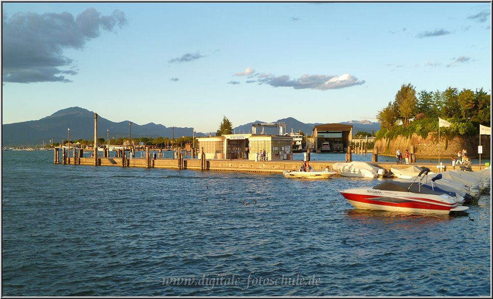 Peschiera_051.jpg - Der Hafen zur Goldenen Stunde