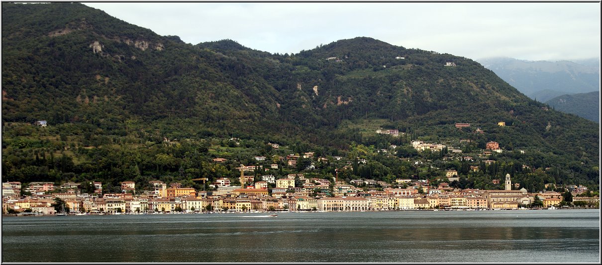 Salo_001.jpg - Zurück am Gardasee. Blick auf Salo im Westen.