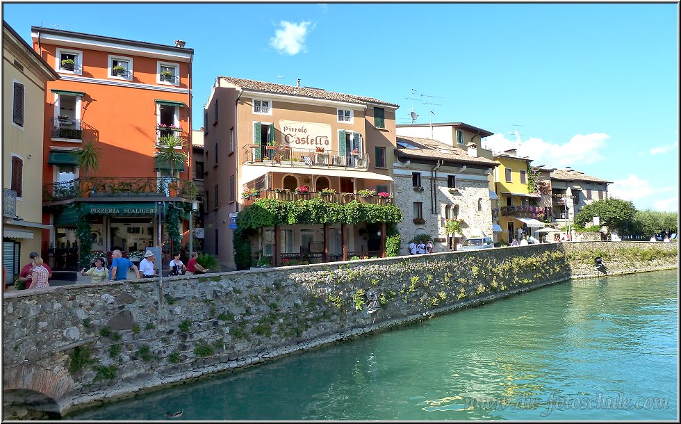 Sirmione_007.jpg - Die Altstadt von Sirmione ist einzigartig und kaum zu beschreiben. Die muß man erfühlt, gesehen und erlebt haben. Jeder Winkel, jede Ecke, jedes Haus ist etwas ganz besonderes