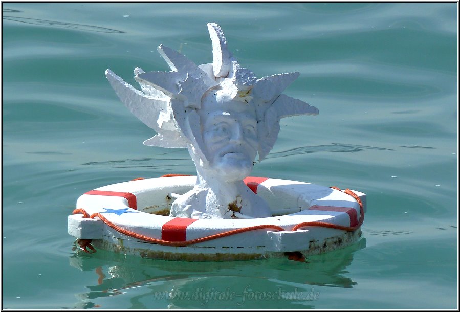 Sirmione_046.jpg - Nein, nein, Poseidon kann nicht schwimmen...