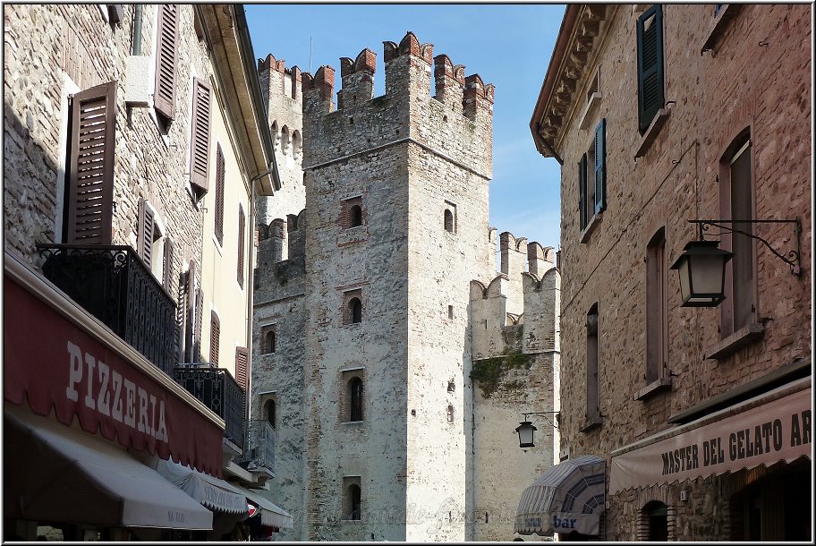 Sirmione_048.jpg - Das Kastell ist allgegenwärtig