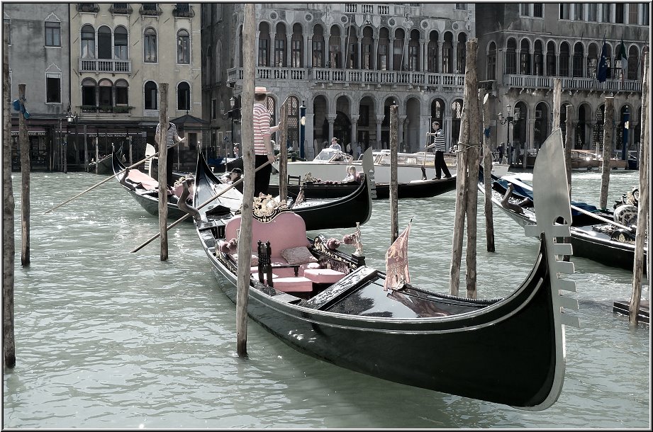 Venedig_Ralfonso_026_a.jpg - Gondel-Parkplatz in Venedig