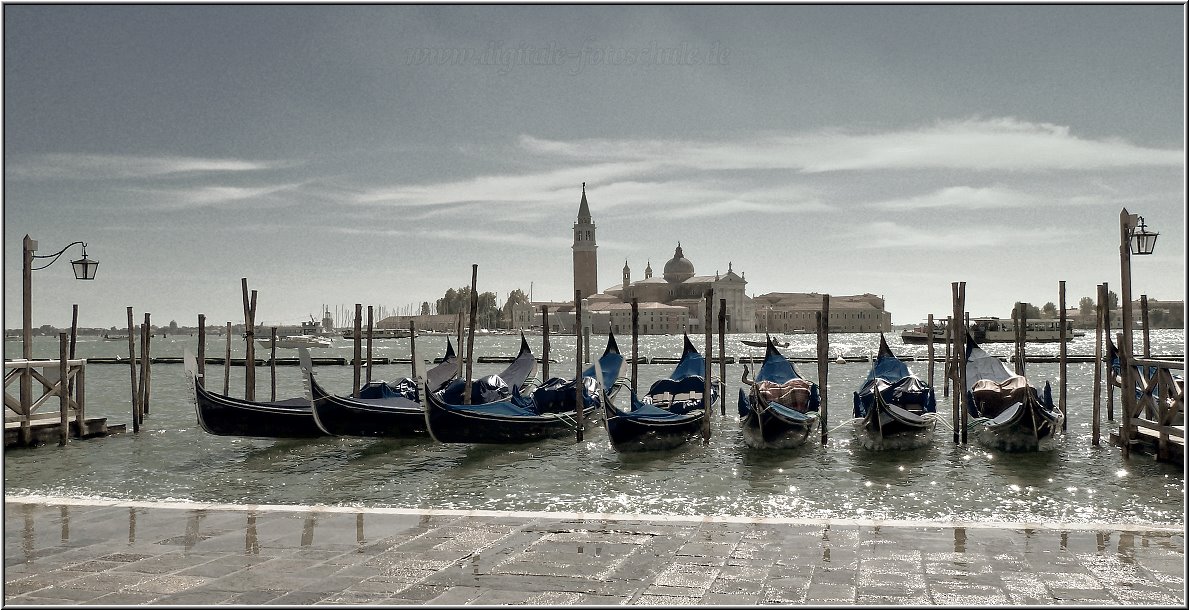 Venedig_Ralfonso_044_a.jpg - Blick auf San Giorgio Maggiore, im Vordergrund die Gondeln vor dem Markusplatz