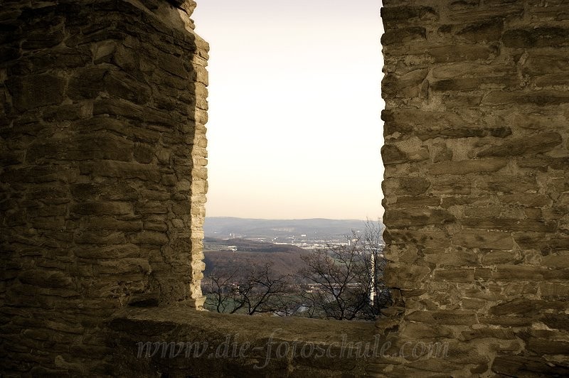 Fenster2Die_Fotoschule.jpg - An der Hohensyburg im Süden Dortmunds, hoch oben über dem Hengsteysee.