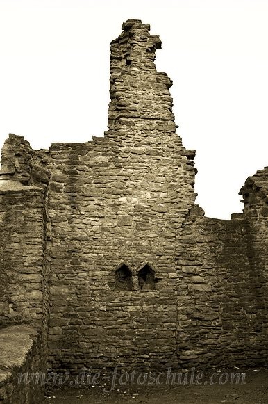 Ruine2.jpg - An der Hohensyburg im Süden Dortmunds, hoch oben über dem Hengsteysee.